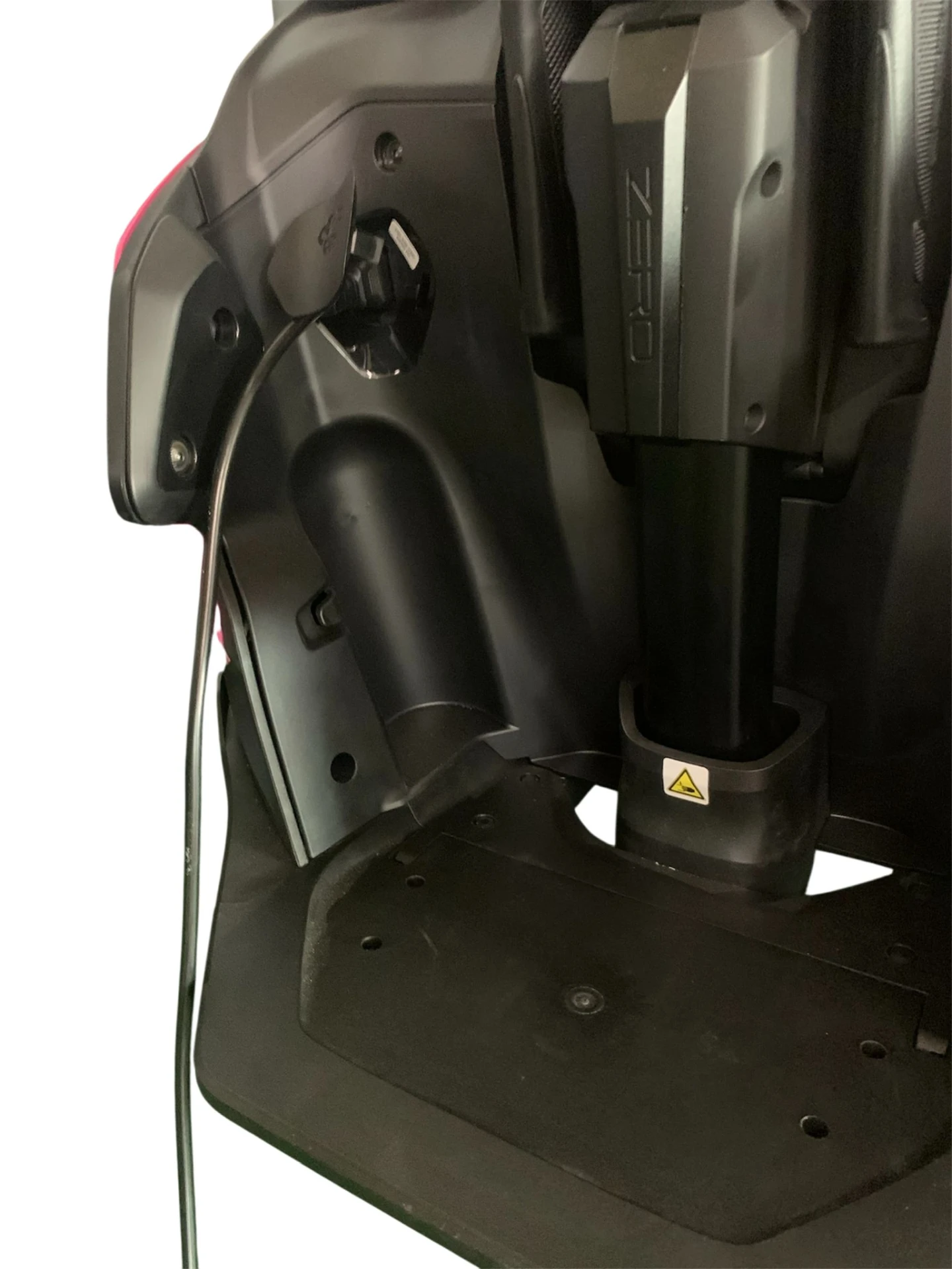 Genny Zero Ladeanschluss Detail