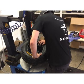 Service, tyre mounting x2 on the x2 rim