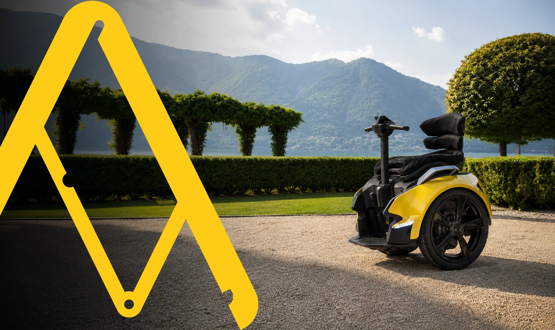 Genny Zero mit dem ADI Compasso d'Oro Award-Logo vor Bergpanorama
