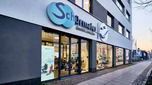 Eingang des Sanitätshauses Schürmaier in der Lützner Straße in Leipzig