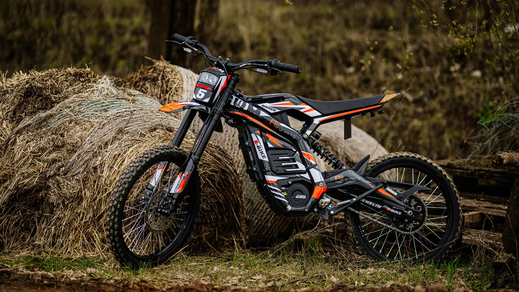 SWM Binsen X2 E-Dirt-Bike im Test – Seitenansicht