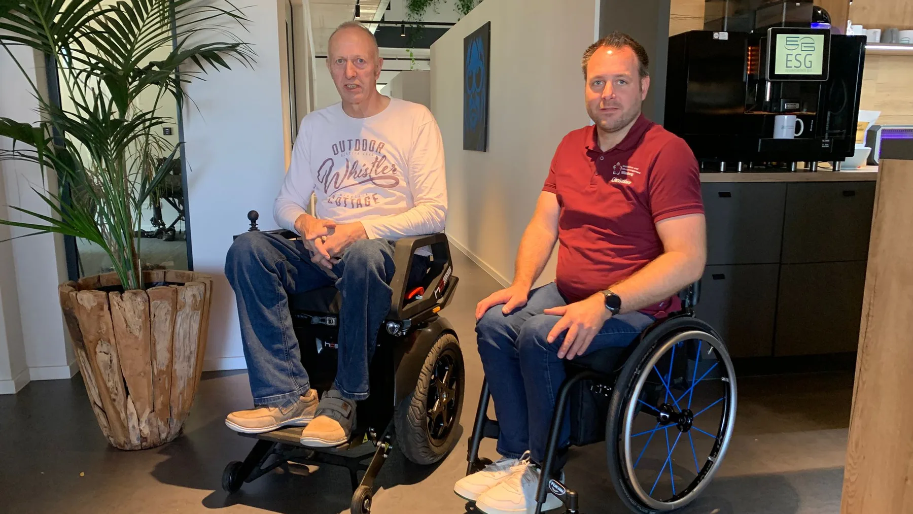 Christian Willenborg von WIBO Reha im Gespräch mit einem Kollegen auf dem Hoss R1